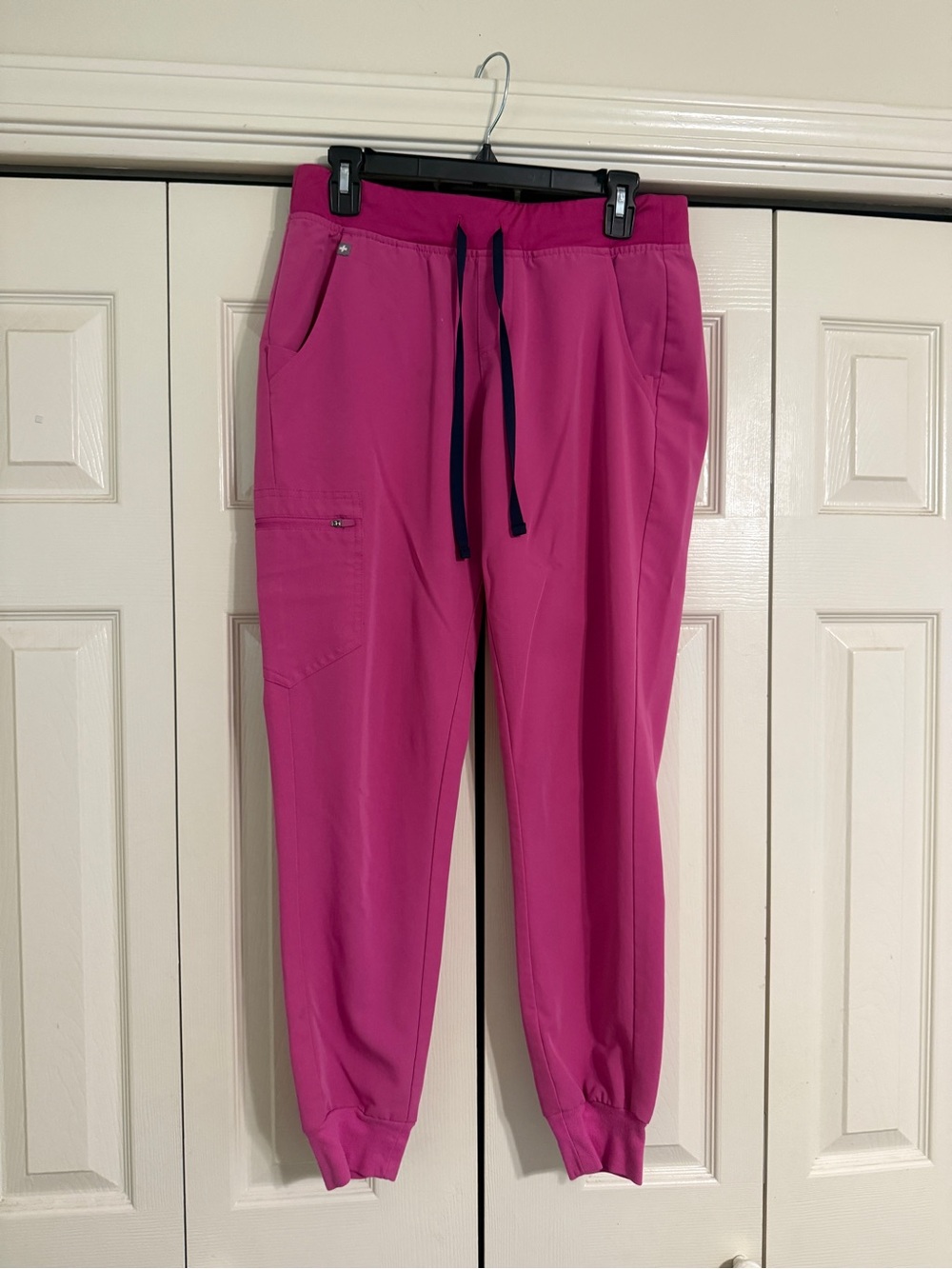 FIGS Zamora Joggers - Electric Orchid